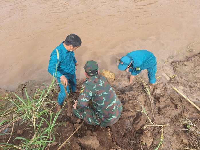 Ph&aacute;t hiện bom nặng 334kg trong l&uacute;c đi c&acirc;u c&aacute; tại Đắk Lắk - Ảnh 1.