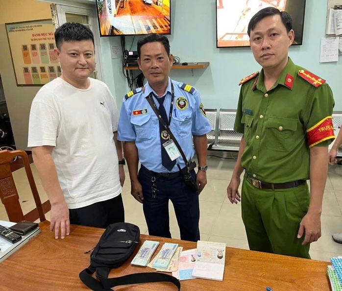 &Ocirc;ng Trần Trọng T&acirc;m trả lại 85 triệu đồng cho người đ&aacute;nh rơi tại TPHCM - Ảnh 1.