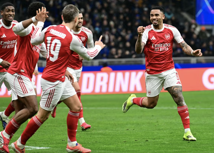 Quật ng&atilde; Inter Milan, Arsenal lập kỳ t&iacute;ch Champions League - Ảnh 1.