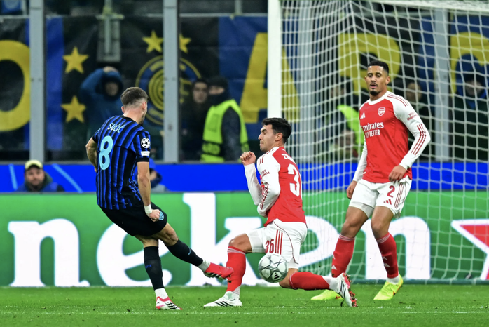 Quật ng&atilde; Inter Milan, Arsenal lập kỳ t&iacute;ch Champions League - Ảnh 2.