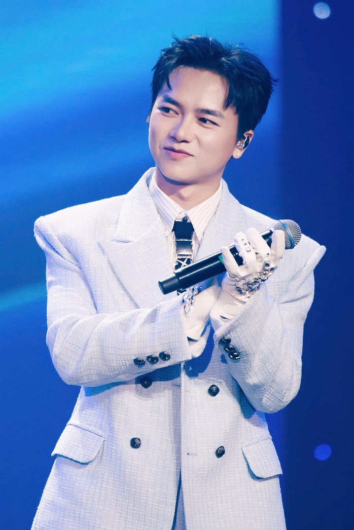 Hạng mục "Nam, nữ ca sĩ được y&ecirc;u th&iacute;ch nhất": Gay cấn từng ng&agrave;y - Ảnh 5.