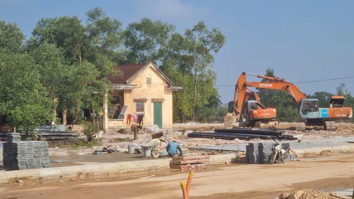 Chạy nước r&uacute;t tr&ecirc;n c&ocirc;ng trường t&aacute;i định cư - Ảnh 1.