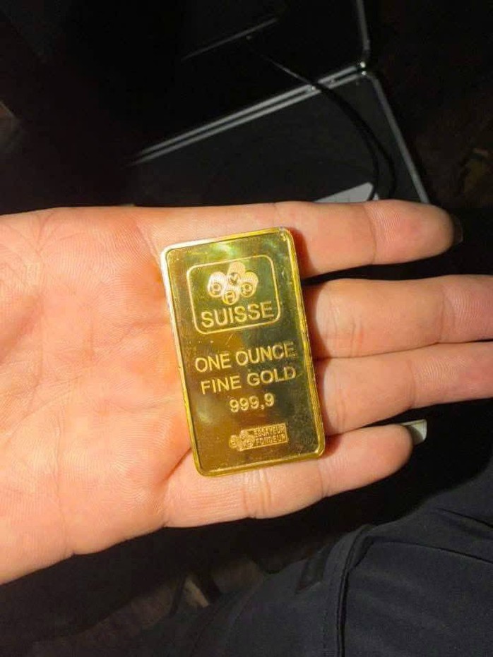 "Đ&aacute;nh rơi" 2 lượng v&agrave;ng xuống s&ocirc;ng Hương - Ảnh 2.