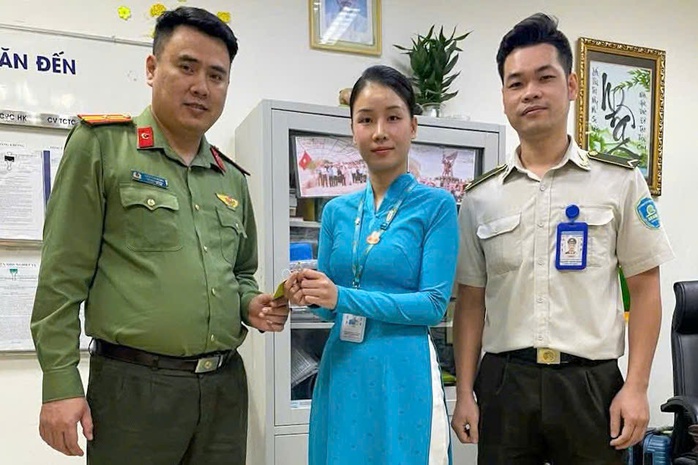 Nhẫn kim cương thất lạc ở s&acirc;n bay Đ&agrave; Nẵng v&agrave; c&aacute;i kết đầy x&uacute;c động - Ảnh 1.