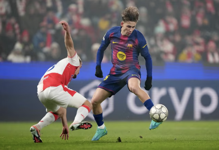 Ngược d&ograve;ng kịch t&iacute;nh, Barcelona thắng nghiền &eacute;p chủ nh&agrave; Slavia Prague - Ảnh 3.