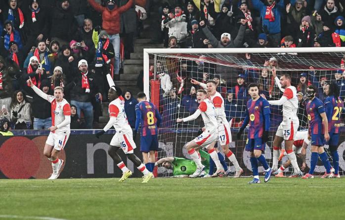 Ngược d&ograve;ng kịch t&iacute;nh, Barcelona thắng nghiền &eacute;p chủ nh&agrave; Slavia Prague - Ảnh 2.