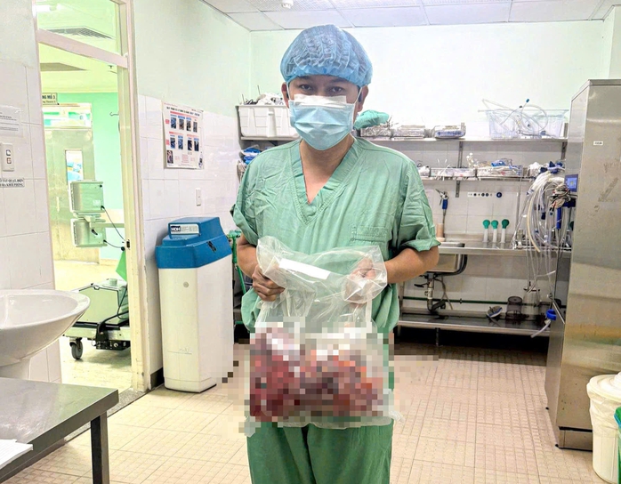 Kỳ t&iacute;ch y học tại Huế: Ca mổ chỉ 2 nơi tr&ecirc;n thế giới l&agrave;m được - Ảnh 2.