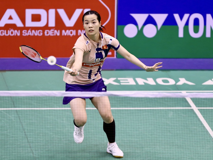 Th&ugrave;y Linh hạ tay vợt hạng 20 thế giới, mở m&agrave;n giải Super 500 - Ảnh 1.