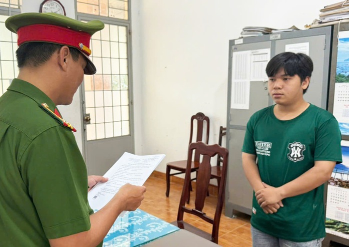 Bắt tạm giam một shipper hiếp d&acirc;m b&eacute; g&aacute;i 12 tuổi - Ảnh 1.