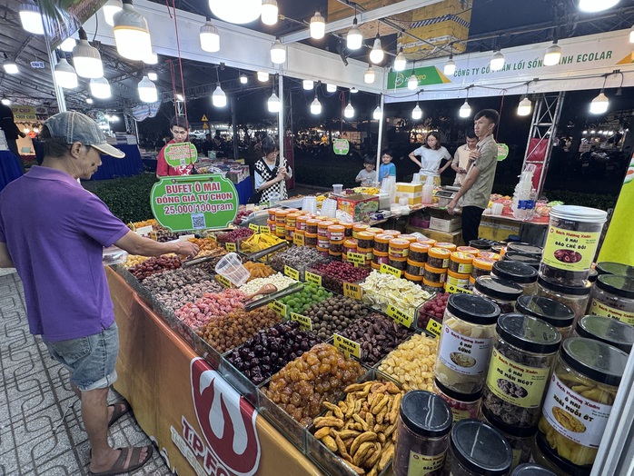 Tha hồ mua sắm tại chương tr&igrave;nh k&iacute;ch cầu ti&ecirc;u d&ugrave;ng phường Hạnh Th&ocirc;ng , TP HCM - Ảnh 2.