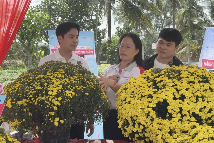 C&uacute;c m&acirc;m x&ocirc;i nở sớm gi&uacute;p n&ocirc;ng d&acirc;n Chợ L&aacute;ch trở th&agrave;nh chiến thần livestream - Ảnh 4.