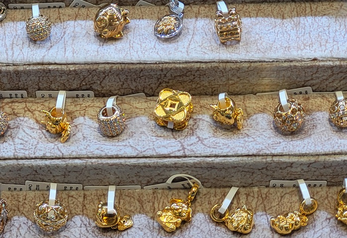 Gi&aacute; v&agrave;ng h&ocirc;m nay 22-1: Tăng vọt lập đỉnh rồi bất ngờ lao dốc mạnh - Ảnh 1.