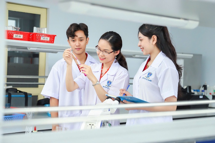 Lần đầu lọt bảng xếp hạng THE, Trường ĐH Nguyễn Tất Th&agrave;nh "ăn điểm" 3 ng&agrave;nh thế mạnh - Ảnh 2.