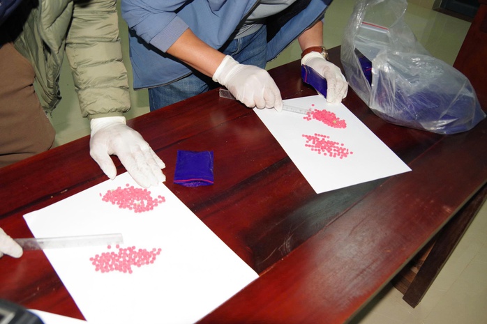 Bắt quả tang đối tượng mang quốc tịch L&agrave;o vận chuyển hơn 12.000 vi&ecirc;n ma t&uacute;y tổng hợp - Ảnh 2.