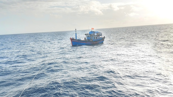 Kh&aacute;nh H&ograve;a: Cứu 8 ngư d&acirc;n bị thả tr&ocirc;i, vẫn mất t&iacute;ch 8 ngư d&acirc;n kh&aacute;c - Ảnh 2.