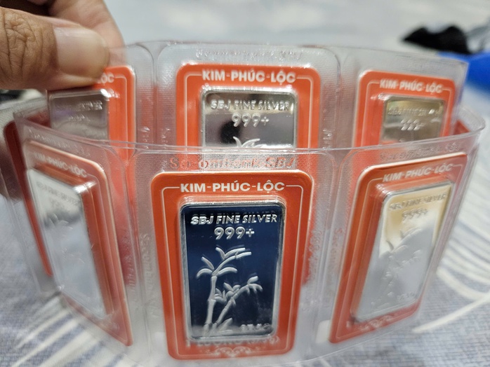 Gi&aacute; bạc h&ocirc;m nay 22 - 1 giảm mạnh: Cập nhật nhanh ch&oacute;ng v&agrave; ch&iacute;nh x&aacute;c - Ảnh 2.