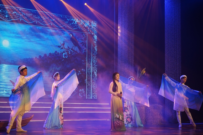 Học sinh TPHCM thắp lửa d&acirc;n ca, nhạc cổ truyền - Ảnh 2.