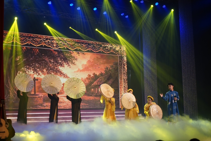 Học sinh TPHCM thắp lửa d&acirc;n ca, nhạc cổ truyền - Ảnh 1.