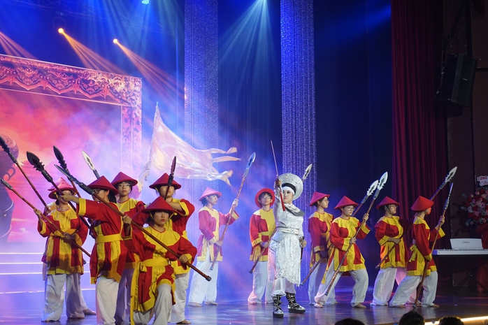 Học sinh TPHCM thắp lửa d&acirc;n ca, nhạc cổ truyền - Ảnh 11.