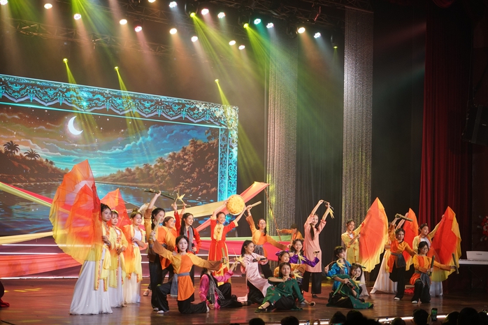 Học sinh TPHCM thắp lửa d&acirc;n ca, nhạc cổ truyền - Ảnh 8.