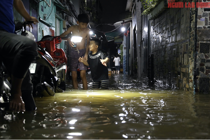 Th&agrave;nh lập Quỹ Ph&ograve;ng, chống thi&ecirc;n tai TPHCM - Ảnh 1.
