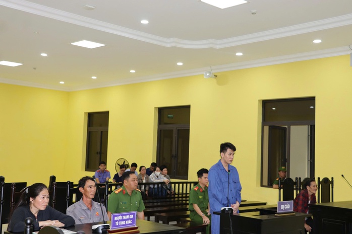 VIDEO: Đứa ch&aacute;u nhẫn t&acirc;m đ&aacute;nh b&agrave; nội cướp v&agrave;ng b&aacute;n trả nợ lĩnh &aacute;n - Ảnh 1.