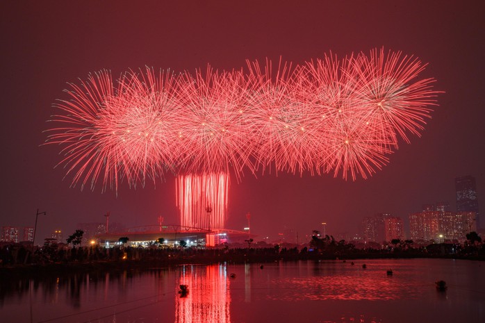 Ph&aacute;o hoa Đại hội Đảng rực rỡ dưới trời gi&aacute; lạnh tại Mỹ Đ&igrave;nh - Ảnh 9.