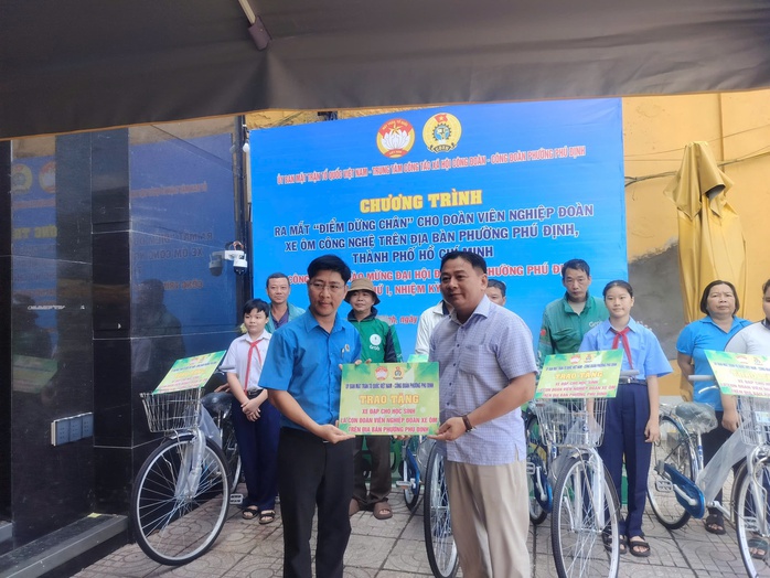 Công đoàn phường Phú Định, TPHCM: Đẩy mạnh chăm lo đoàn viên dịp Tết Nguyên đán Bính Ngọ 2026 - Ảnh 1.