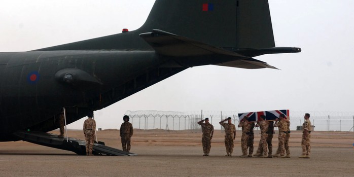 Bị ông Trump chê "né" tiền tuyến Afghanistan, NATO phản pháo - Ảnh 1. Bị ông Trump chê "né" tiền tuyến Afghanistan, NATO phản pháo - Ảnh 1.