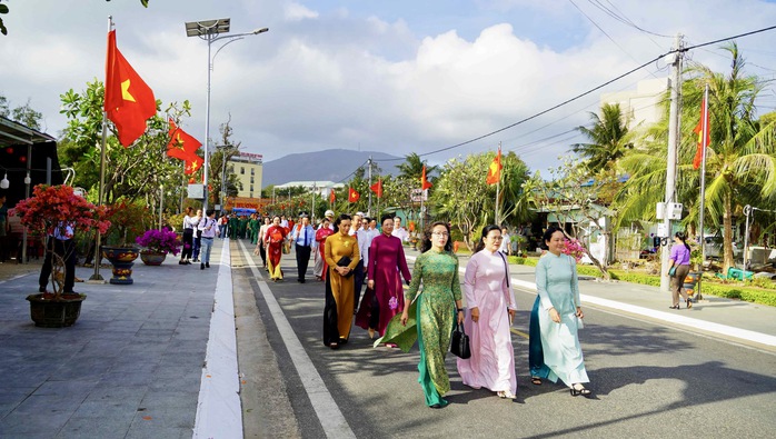 Khánh thành Công trình "Đường cờ Tổ quốc - Đường hoa Côn Đảo" vào Ngày giỗ Anh hùng Võ Thị Sáu - Ảnh 6.