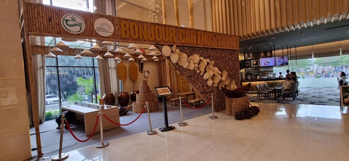 Người phụ nữ ở Cần Thơ đưa sản phẩm từ cây tre xuất ngoại - Ảnh 1.