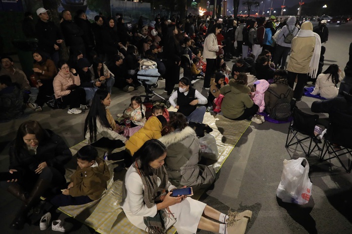 Ph&aacute;o hoa Đại hội Đảng rực rỡ dưới trời gi&aacute; lạnh tại Mỹ Đ&igrave;nh - Ảnh 4.