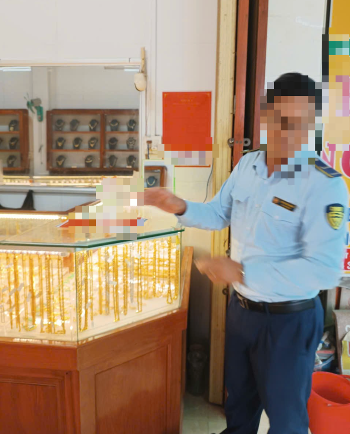 Vĩnh Long xử phạt hàng loạt tiệm vàng vi phạm quy định nhãn hàng hóa - Ảnh 1. Vĩnh Long xử phạt hàng loạt tiệm vàng vi phạm quy định nhãn hàng hóa - Ảnh 1.
