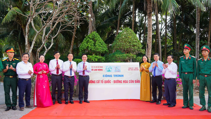 Điểm nhấn kinh tế và văn hóa trên Đường cờ Tổ quốc - Đường hoa Côn Đảo - Ảnh 1. Điểm nhấn kinh tế và văn hóa trên Đường cờ Tổ quốc - Đường hoa Côn Đảo - Ảnh 1.