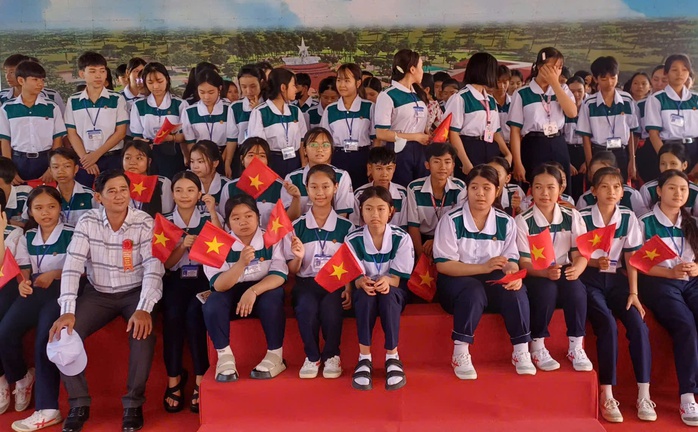 Học sinh Cà Mau được nghỉ Tết Nguyên đán 14 ngày - Ảnh 1.