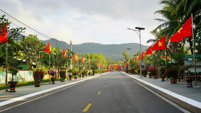Điểm nhấn kinh tế và văn hóa trên Đường cờ Tổ quốc - Đường hoa Côn Đảo - Ảnh 5. Điểm nhấn kinh tế và văn hóa trên Đường cờ Tổ quốc - Đường hoa Côn Đảo - Ảnh 5.
