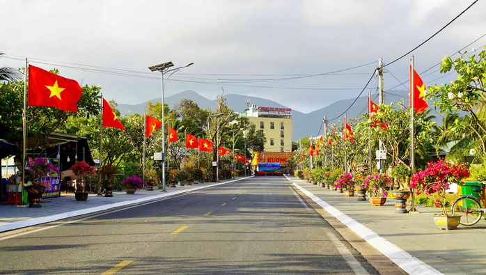 Điểm nhấn kinh tế và văn hóa trên Đường cờ Tổ quốc - Đường hoa Côn Đảo - Ảnh 4. Điểm nhấn kinh tế và văn hóa trên Đường cờ Tổ quốc - Đường hoa Côn Đảo - Ảnh 4.
