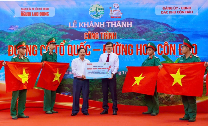 Điểm nhấn kinh tế và văn hóa trên Đường cờ Tổ quốc - Đường hoa Côn Đảo - Ảnh 7. Điểm nhấn kinh tế và văn hóa trên Đường cờ Tổ quốc - Đường hoa Côn Đảo - Ảnh 7.