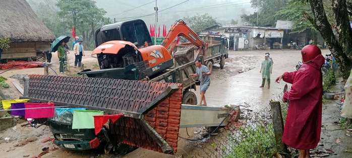 Vụ tai nạn nghiêm trọng ở Đà Nẵng khiến 2 người tử vong dưới xe tải ben - Ảnh 1. Vụ tai nạn nghiêm trọng ở Đà Nẵng khiến 2 người tử vong dưới xe tải ben - Ảnh 1.