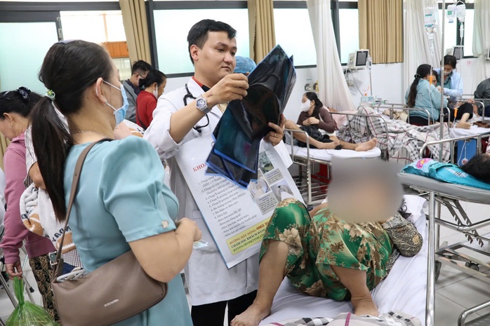 Chạy đua với "giờ vàng" cứu người - Ảnh 1. Chạy đua với "giờ vàng" cứu người - Ảnh 1.