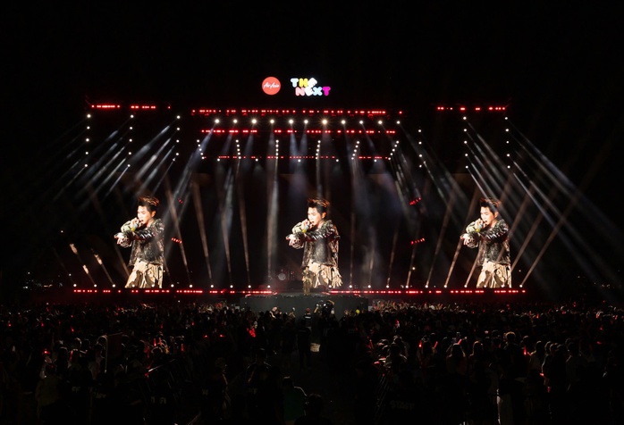 AirAsia THE NEXT Live Concert 2026 ấn tượng với hơn 12.000 kh&aacute;n giả  - Ảnh 1.