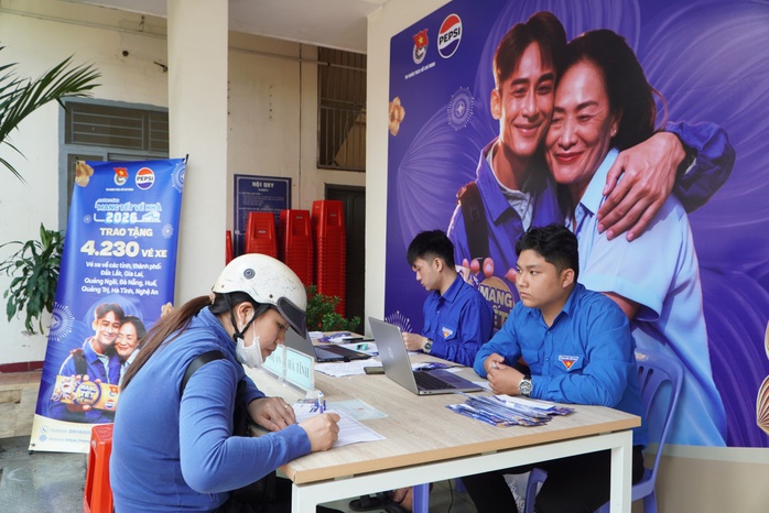 Mang tết về nh&agrave; - Ảnh 4.