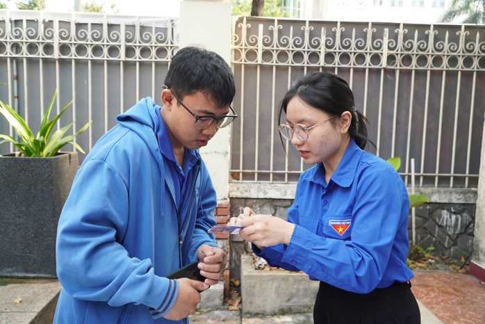 Mang tết về nh&agrave; - Ảnh 2.