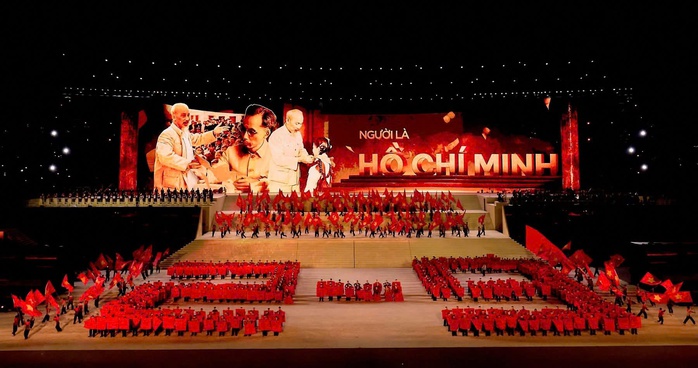 Tổng B&iacute; thư T&ocirc; L&acirc;m dự chương tr&igrave;nh nghệ thuật đặc biệt "Dưới l&aacute; cờ vẻ vang của Đảng" - Ảnh 19.