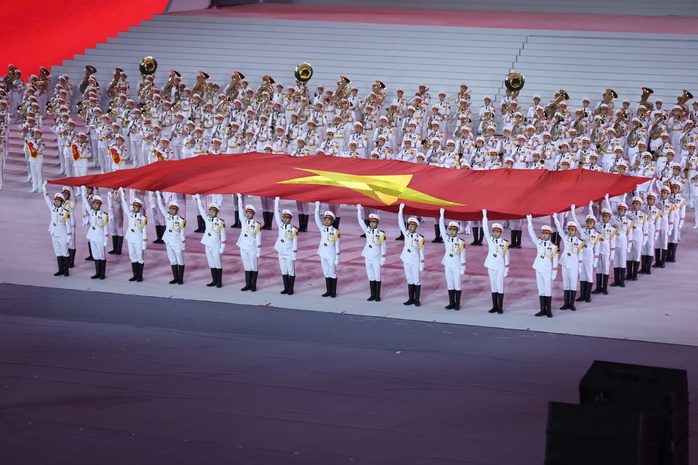 Tổng B&iacute; thư T&ocirc; L&acirc;m dự chương tr&igrave;nh nghệ thuật đặc biệt "Dưới l&aacute; cờ vẻ vang của Đảng" - Ảnh 4.