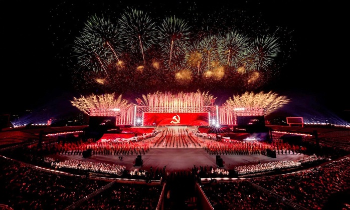 Tổng B&iacute; thư T&ocirc; L&acirc;m dự chương tr&igrave;nh nghệ thuật đặc biệt "Dưới l&aacute; cờ vẻ vang của Đảng" - Ảnh 18.