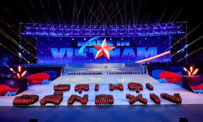 Tổng B&iacute; thư T&ocirc; L&acirc;m dự chương tr&igrave;nh nghệ thuật đặc biệt "Dưới l&aacute; cờ vẻ vang của Đảng" - Ảnh 3.