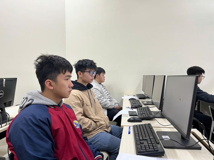 Gần 17.000 th&iacute; sinh tranh suất v&agrave;o đại học bằng kỳ thi đ&aacute;nh gi&aacute; tư duy - Ảnh 2.