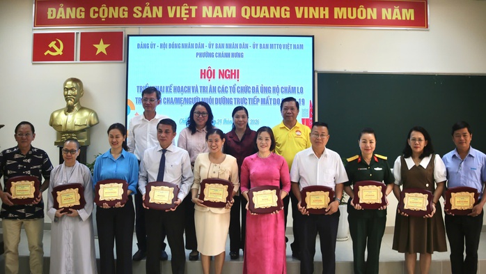 Phường Ch&aacute;nh Hưng tiếp tục chăm lo 83 trẻ mồ c&ocirc;i do dịch Covid-19 - Ảnh 1.