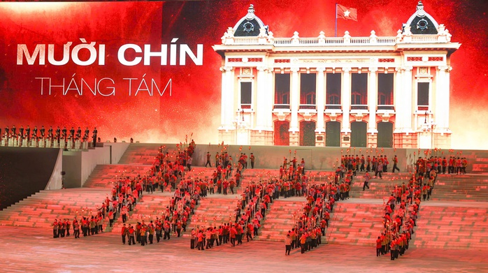 Tổng B&iacute; thư T&ocirc; L&acirc;m dự chương tr&igrave;nh nghệ thuật đặc biệt "Dưới l&aacute; cờ vẻ vang của Đảng" - Ảnh 16.